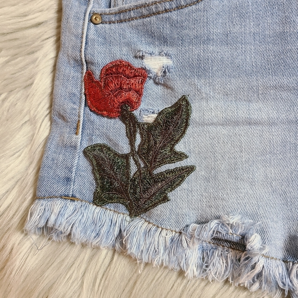 NOBO Cutoff Blue Denim Shorts Embroidered Rose Patch Button Fly 5 Junior Boho - Picture 6 of 9